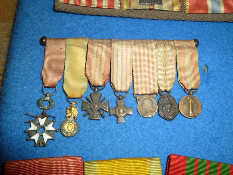 Lot de médailles et placards d'un ancien officier du 69e RIF ARD40 - Avril 1 - VENDU P1170674