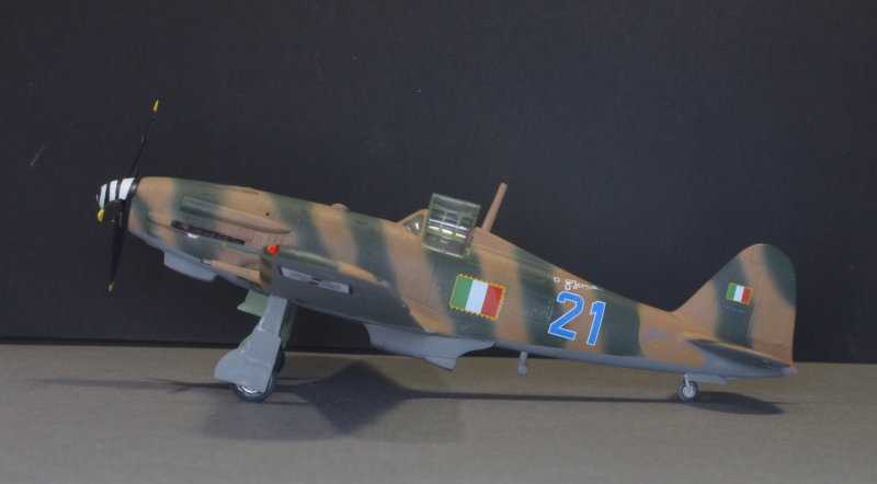De la Reggia Aeronautica à l'ANR, les chasseurs de la série 5 : Macchi C205 Veltro (Italeri) et Fiat G55 Centuro (Sword) Fiat_g14