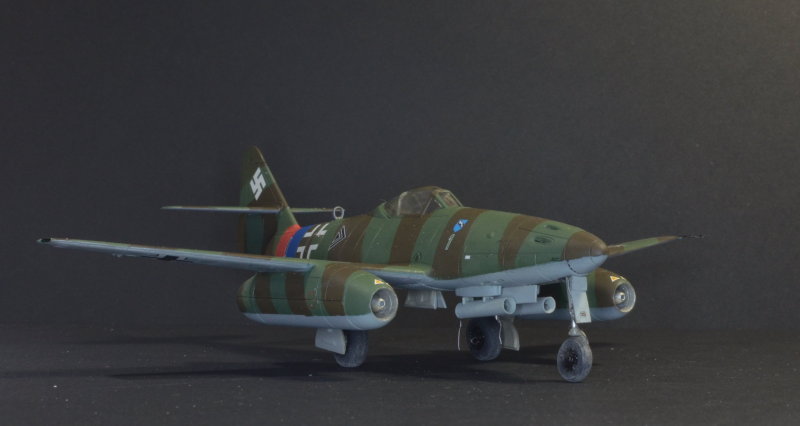 Une hirondelle façon zèbre : le Me 262 A1a de Rudolf Sinner - Maquette Airfix - 1/72 Me_26243