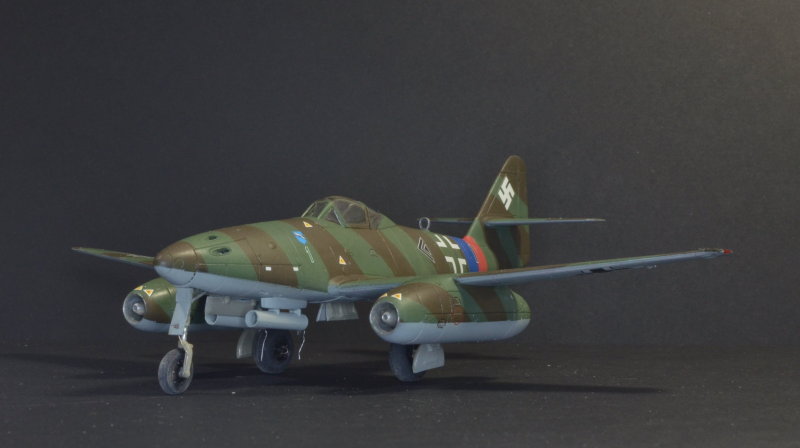 Une hirondelle façon zèbre : le Me 262 A1a de Rudolf Sinner - Maquette Airfix - 1/72 Me_26244