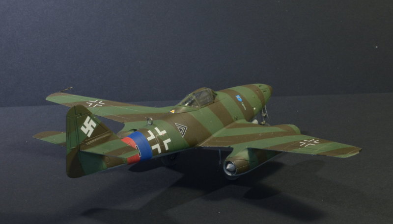 Une hirondelle façon zèbre : le Me 262 A1a de Rudolf Sinner - Maquette Airfix - 1/72 Me_26245