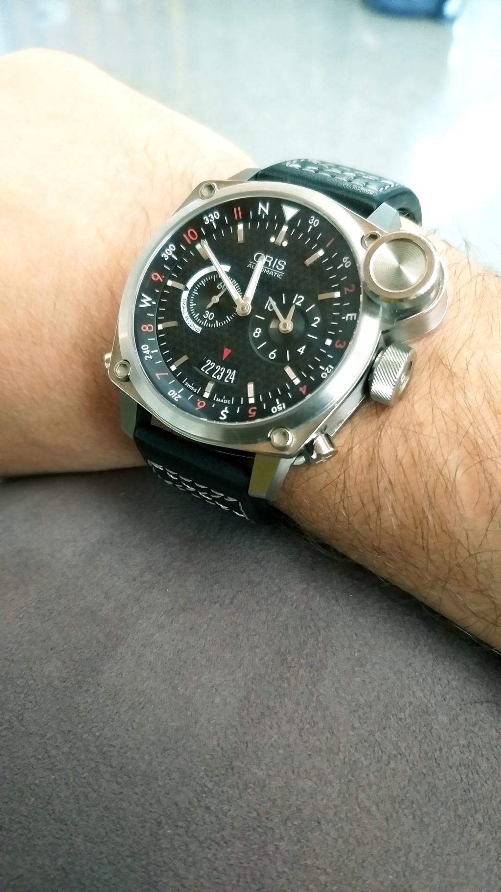 Feu de vos montres d'aviateur, ou inspirées du monde aéronautique - Page 22 20211011