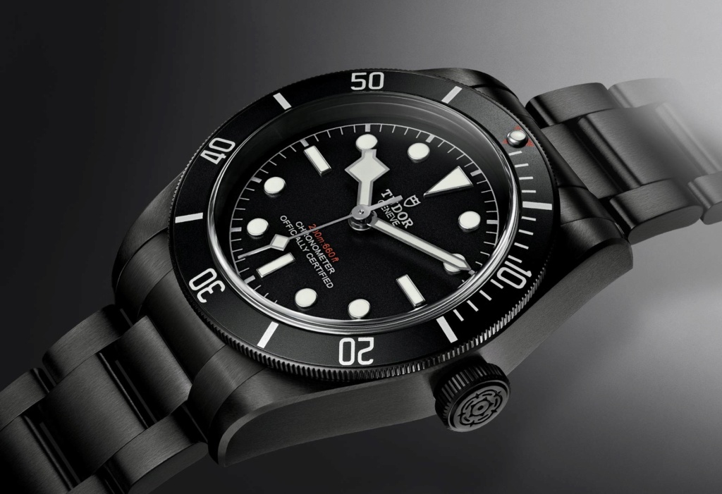 Recherche montre noire, 100 % noire...céramique/carbon... - Page 2 Black_10