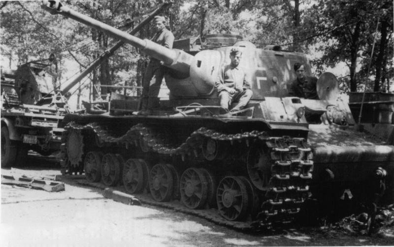 Pz.Kpfw KV-1 756(r) tank Trumpeter  1:35 81604310