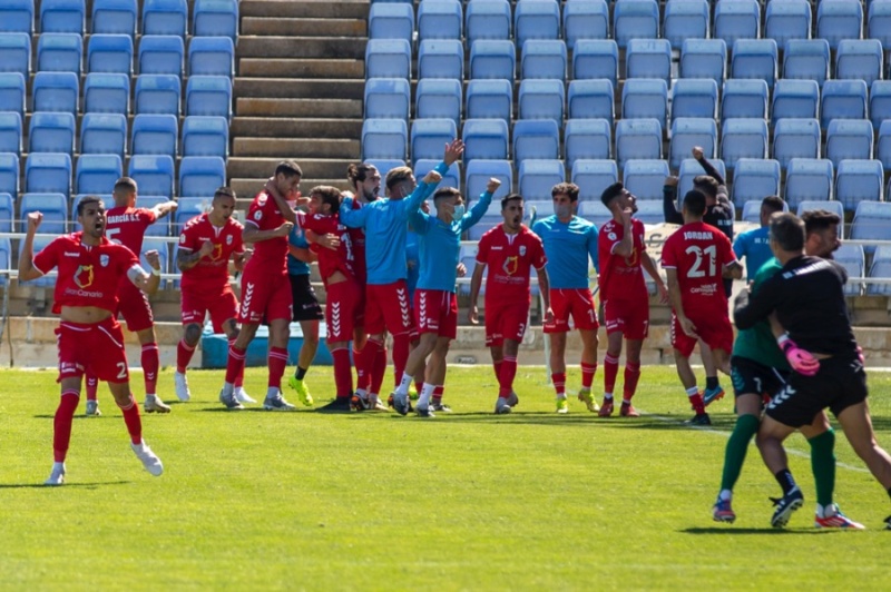 ASI VIERON LOS PERIODICOS EL RECREATIVO DE HUELVA 2-UD TAMARACEITE 2 03792