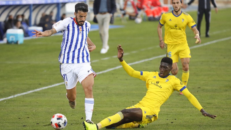 ASI VIERON LOS PERIODICOS EL RECREATIVO DE HUELVA 2-CADIZ CF B 3 06648