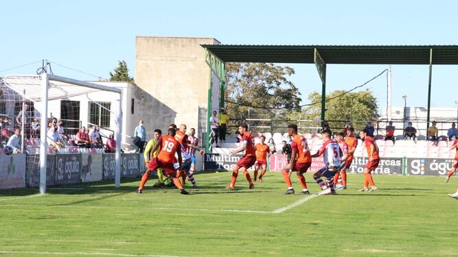 ASI VIERON LOS PERIODICOS EL UDC TORREDONJIMENO 1-RECREATIVO 0 09484