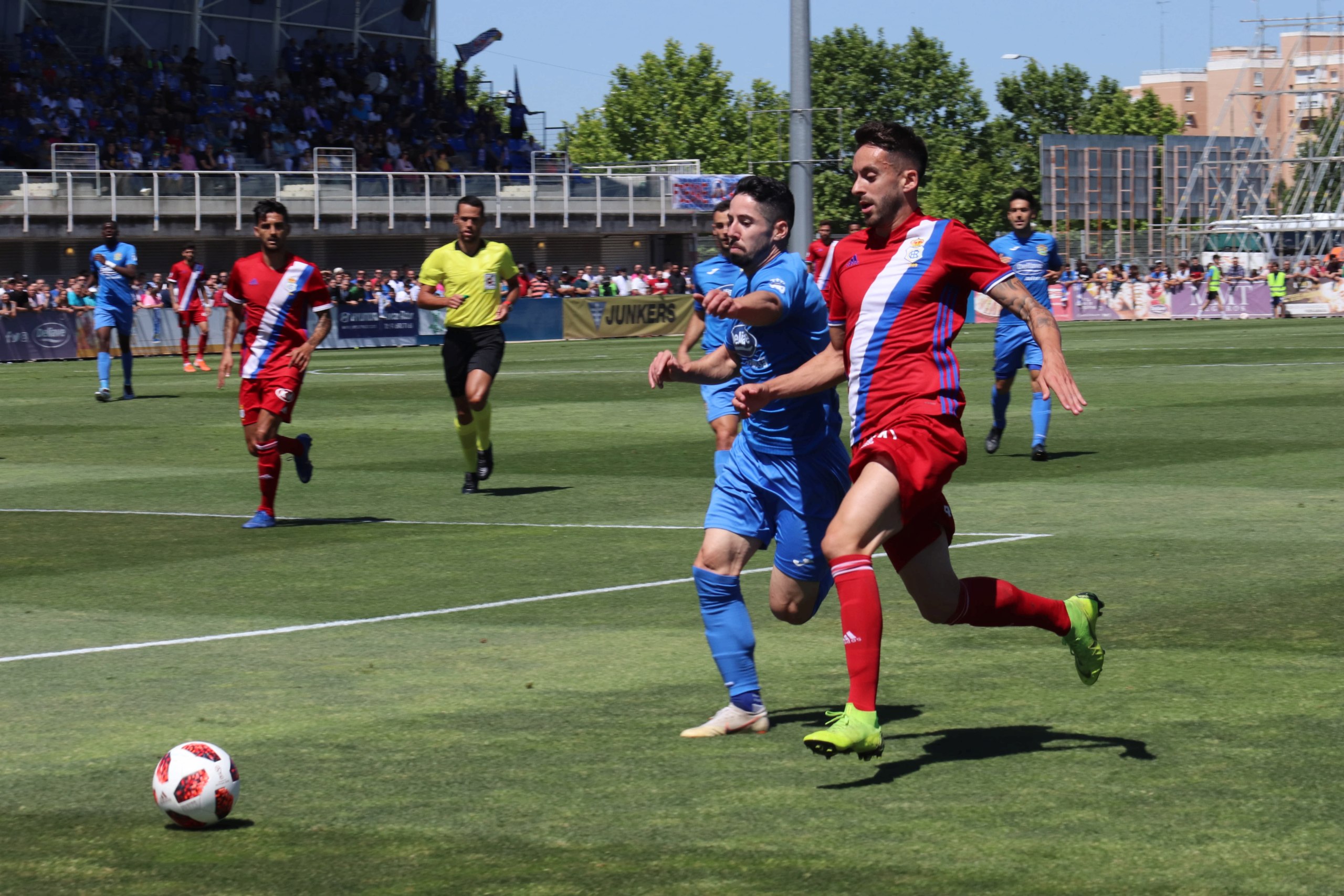 ASI VIERON LOS PERIODICOS EL CF FUENLABRADA 3-RECRE 0 21125