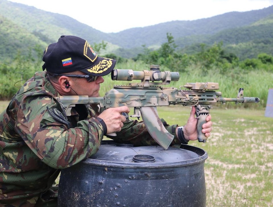 Infantería y fuerzas especiales del Ejército Bolivariano de Venezuela Ak-10310