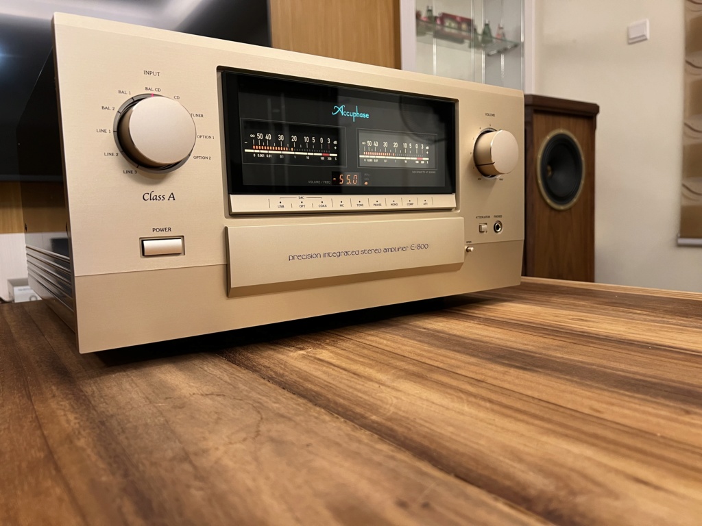 Accuphase E800 Class A Intergrated Amplifier (SOLD) Img_2310