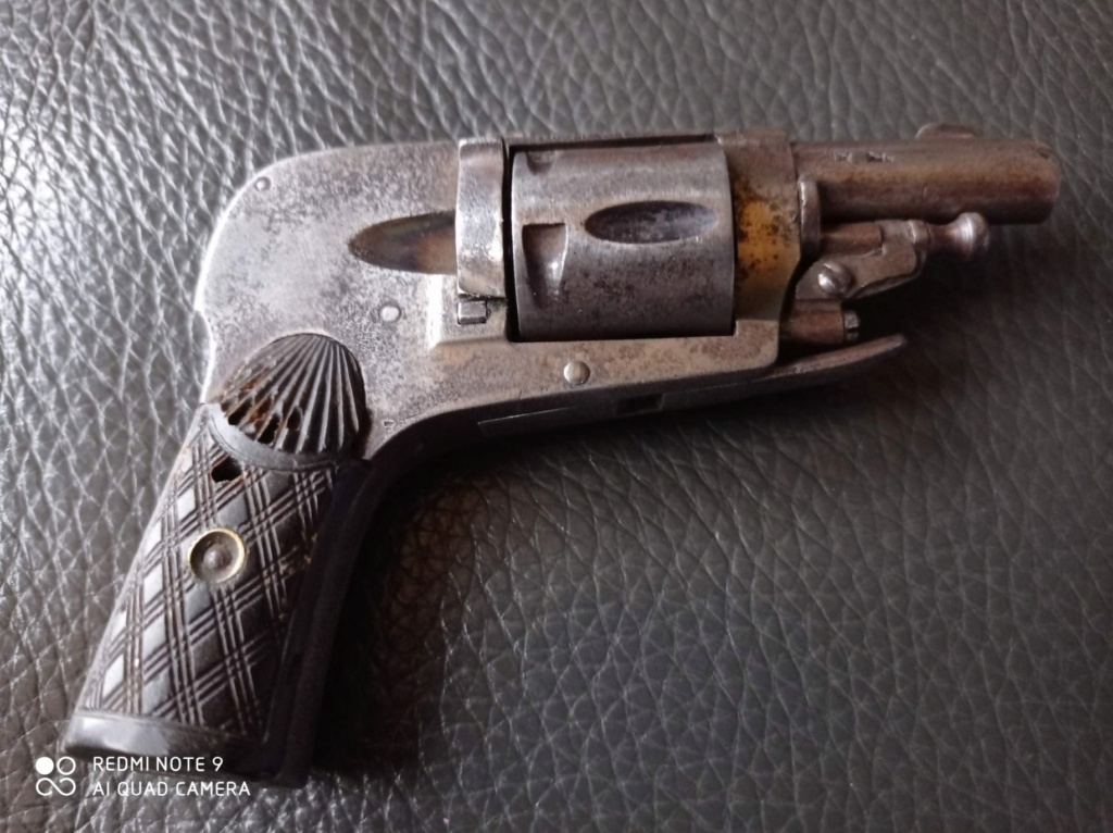 Identification d'un vieux revolver avec queue de détente escamotable Revolv11