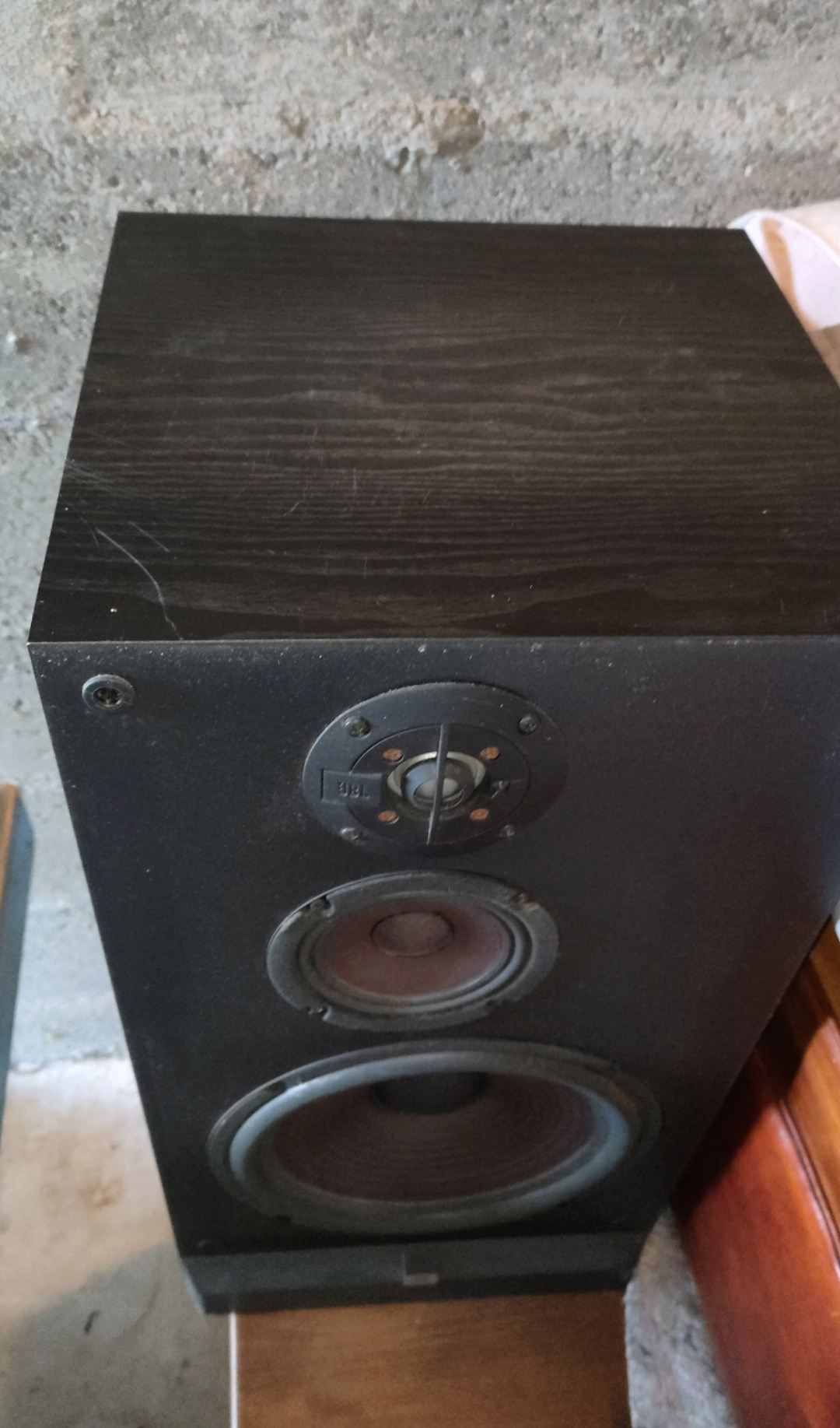 Cherche une paire de JBL XE-4 Screen22