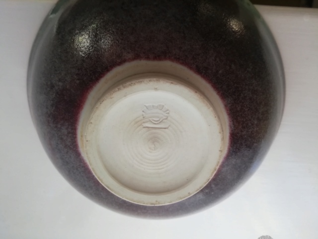 Small bowl with indistinct shell/sun like mark Img_2010