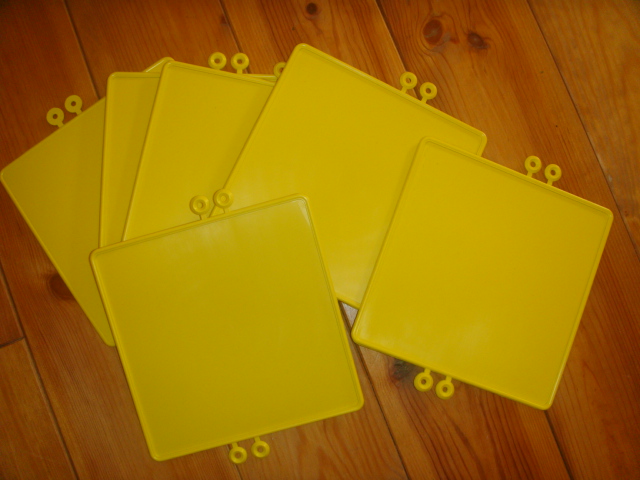 Plaques à numéro spécial course : 22x22cm jaune Dsc05010