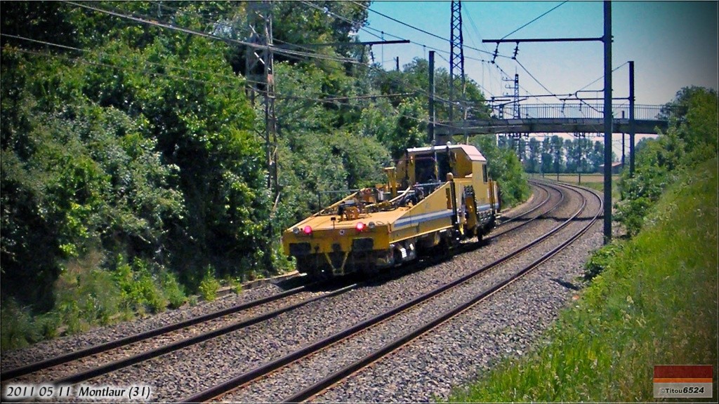 Une petite curiosité d' engin de travaux à Montlaur ... 2011_119