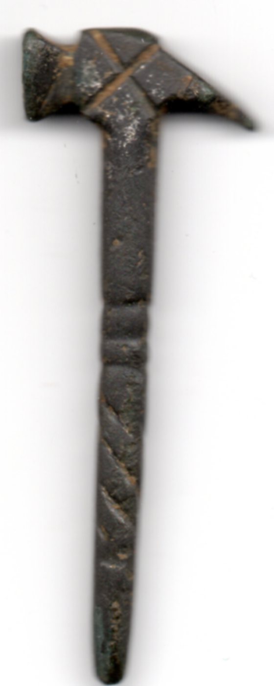 Amulette en forme de marteau . Img20110