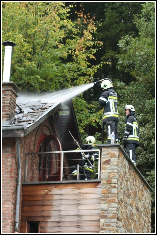 La Roche-en-Ardenne : explosion dans un bâtiment abritant des scouts (17/10/2010) Img_2710