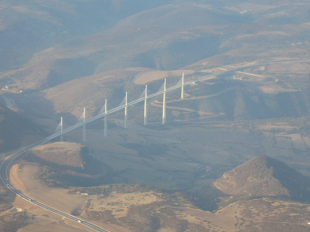 Photo survol viaduc millau mt aigoual,cévennes en C172 P1050114