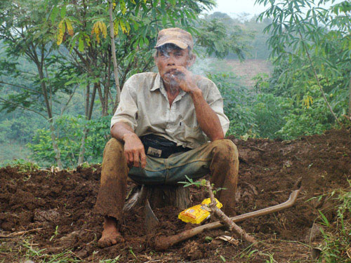 Indonésie : « Nous ne sommes pas maîtres du sol » Arton110