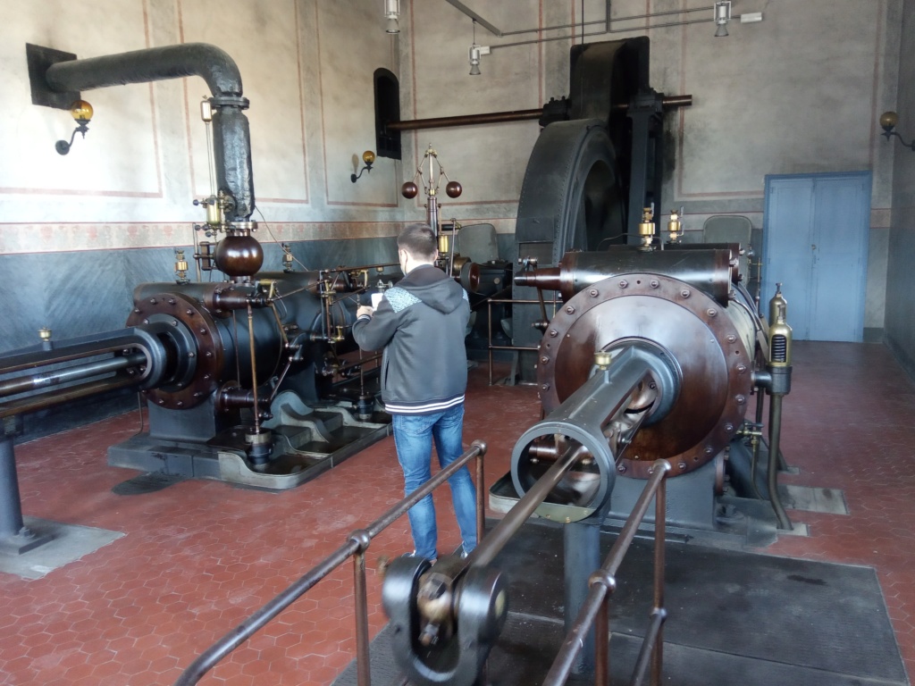 Machine à vapeur compound barcelonaise de 1901 à 100 bars: Burès à Anglès, Gerone, (Ter). Img_2204