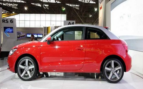 Algumas fotos de carros no Salão de Automóvel 2010 Audi_a10