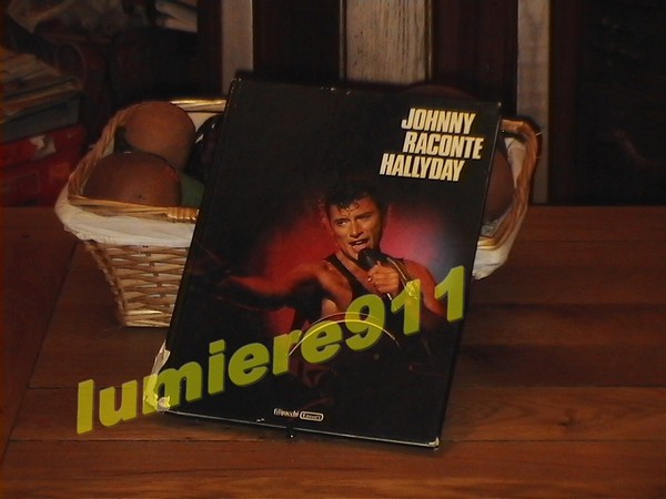 LIVRES JOHNNY HALLYDAY - Page 3 Johnny14
