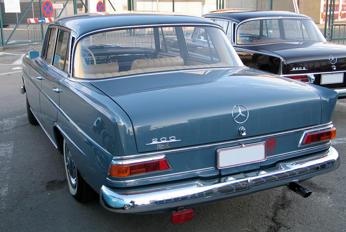 [Historique] La Mercedes-Benz W110 "Kleine Heckflosse" 1961 - 1968 Brf20017