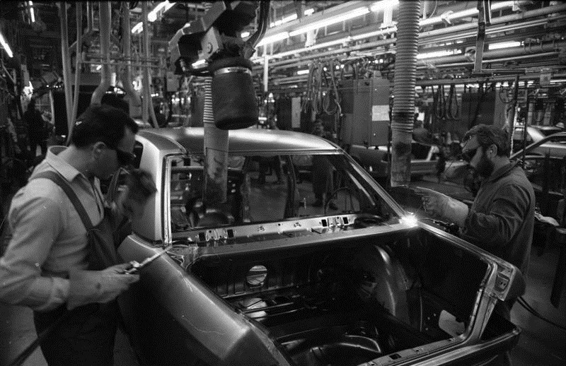 [Photos & Vidéos] L'usine de Stuttgart ... et autres sites de production - Page 2 Merce649