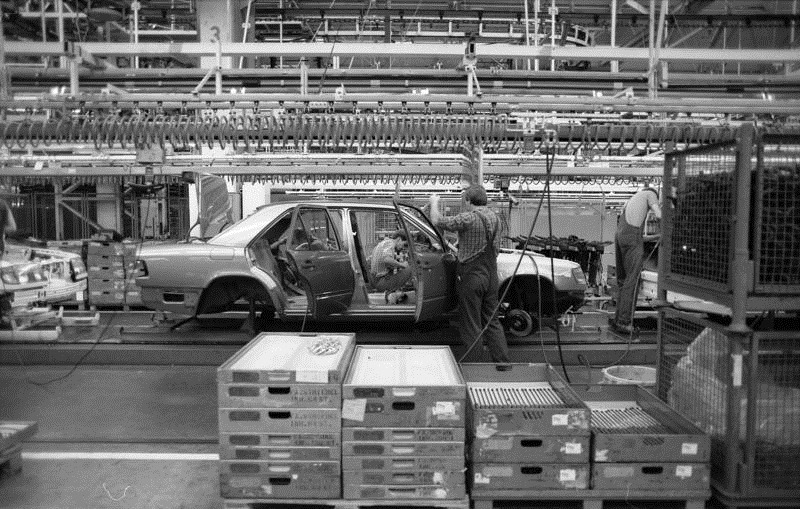 [Photos & Vidéos] L'usine de Stuttgart ... et autres sites de production - Page 2 Merce651