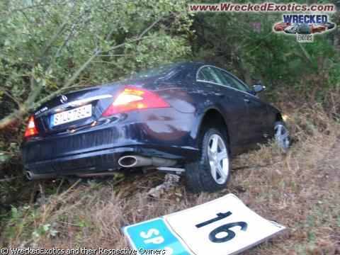 Mercedes accidentées & épaves - Page 2 Neijlf10