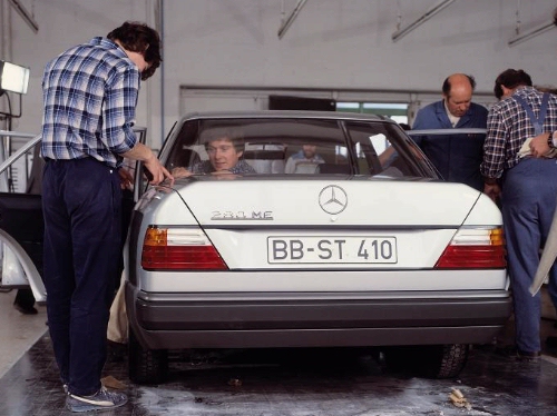 [Historique] La Mercedes W124 1984-1995 - Page 2 Proto111