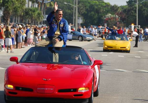 L’histoire hors du commun de ma corvette. - Page 11 Parade24