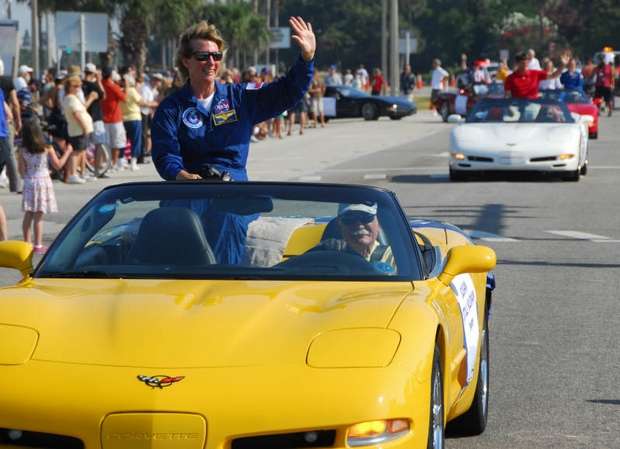 L’histoire hors du commun de ma corvette. - Page 11 Parade25