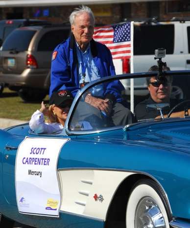 L’histoire hors du commun de ma corvette. - Page 11 Parade30