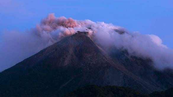 Al menos 16 muertos tras entrar en erupción el volcán Merapi en Indonesia Merapi10