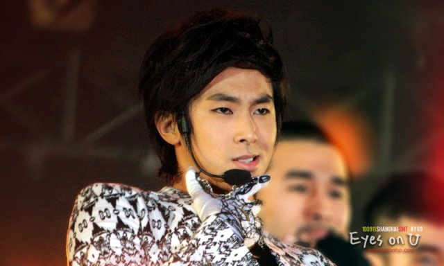 Yunho y Changmin en el SM Town Shangai (2) 1022