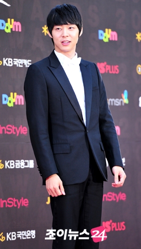 [Foto] Yoochun en los Premios Baeksang  11157