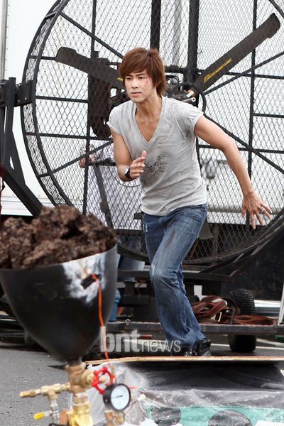 Yunho filmando Haru 1124