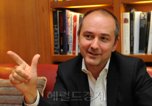 Representante VBW Thomas Drozda, "Star Marketing - Junsu una profunda impresión"  20110617