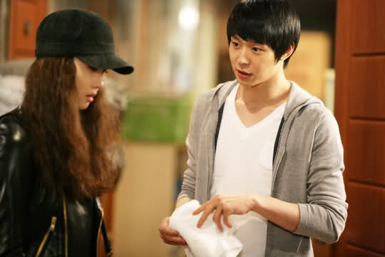Park Yoochun  y Hae Da Lee en "Ripley" 2338
