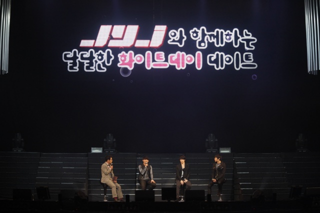 [Foto] Fanmeet JYJ Día Blanco Por CJES  3226