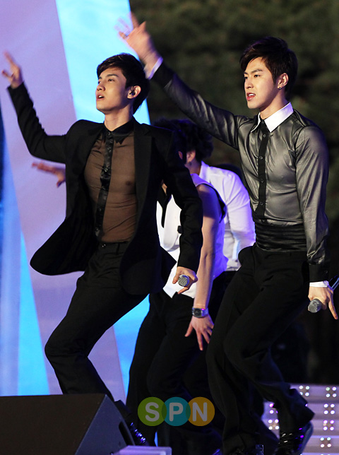 [Foto] TVXQ - KBS Amor y Esperanza en el Concert Children 4171