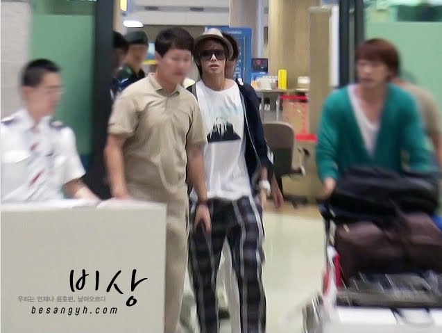 Yunho y Changmin en el Aeropuerto de Incheon  432