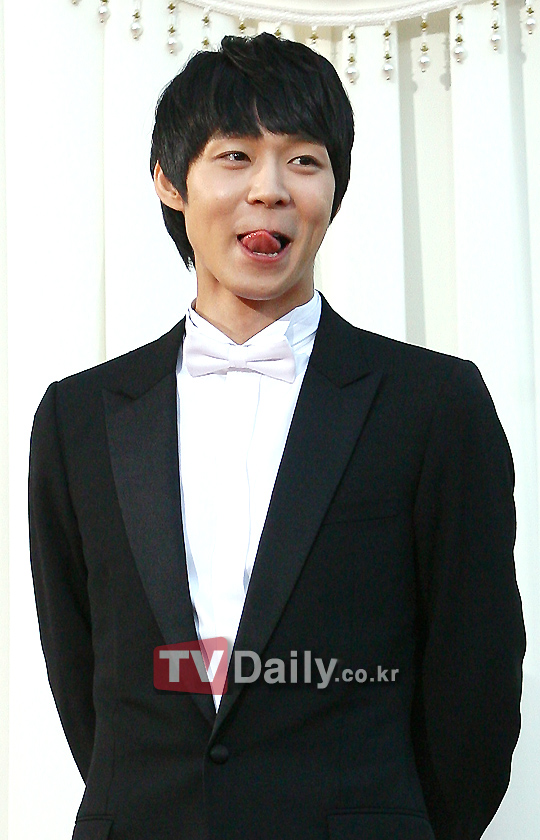 [Foto] Yoochun en los Premios Baeksang  7155