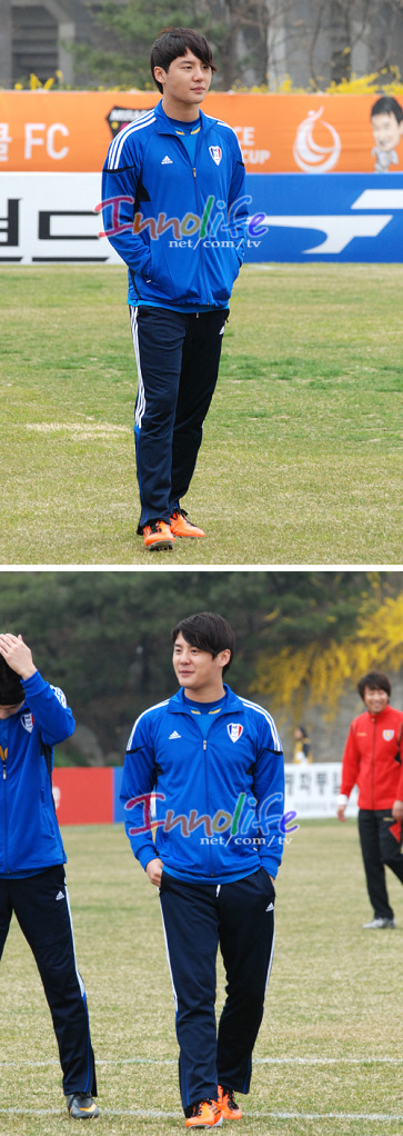 Kim Junsu y Kim Hyun Joong jugadores de fútbol  Fcmenj10