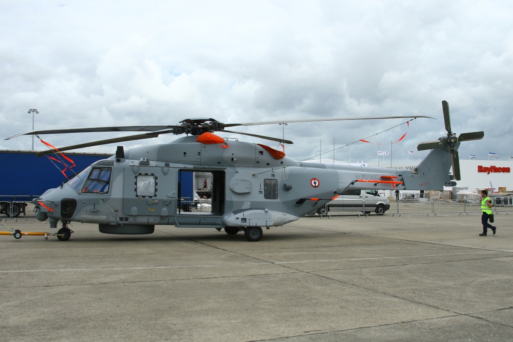 Le Bourget 2011 salon aviation - Page 2 Nh9012