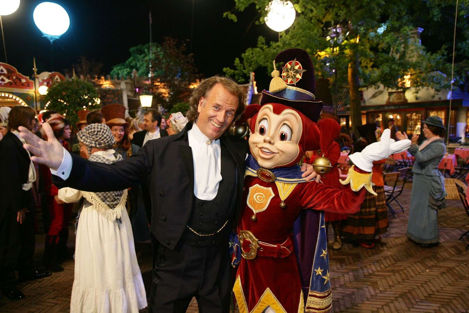 ANDRÉ RIEU - Dutch violinist & composer Andre-14