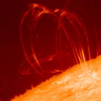 Sole più attivo: eruzione "spezza" superficie 12843110