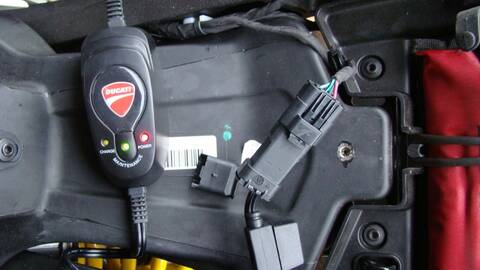Chargeur batterie/mainteneur de charge Ducati