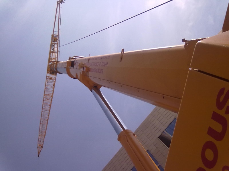 Démontage de la grue à tour de la Tour First (La Défense) - Page 3 24062011
